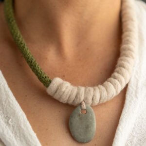 collar olivo