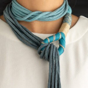 collar azul